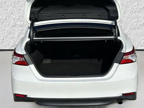 Used 2020 Toyota Camry LE image 12