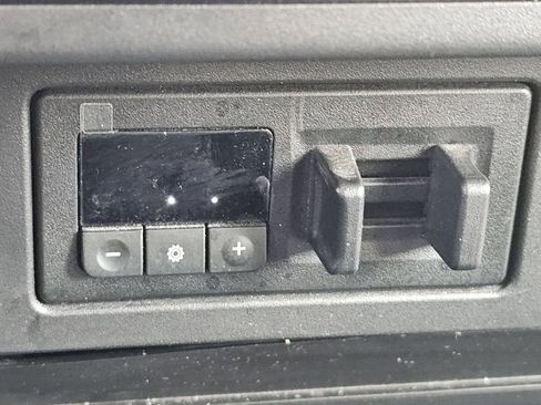 Used 2017 Nissan Titan Platinum Reserve image 33