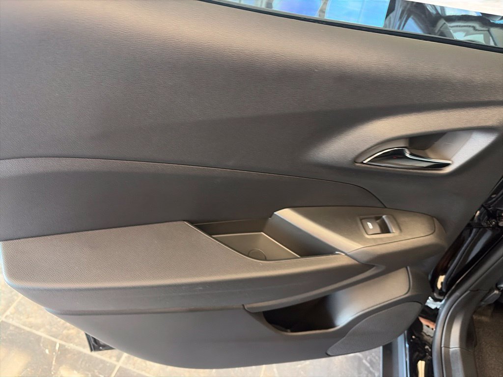 New 2026 Chevrolet Trax LT w/ Midnight Edition FWD image 11