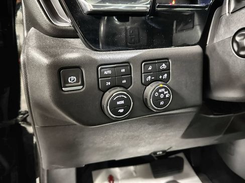 Used 2023 Chevrolet Silverado 1500 High Country AWD/4WD image 16