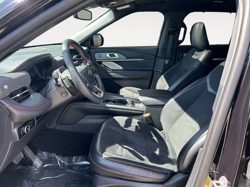 Used 2025 Ford Explorer ST image 9