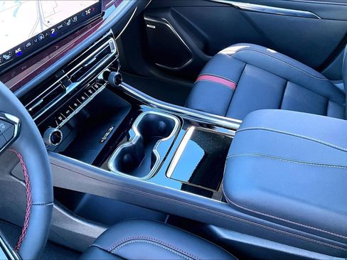 New 2026 Chevrolet Traverse RS image 8