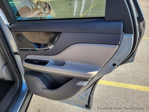 Used 2023 Lincoln Corsair AWD w/ Towing Package image 32