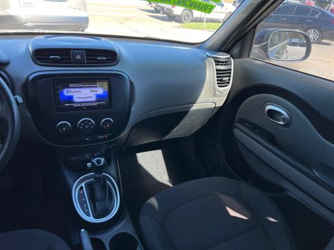 Used 2016 Kia Soul FWD image 16