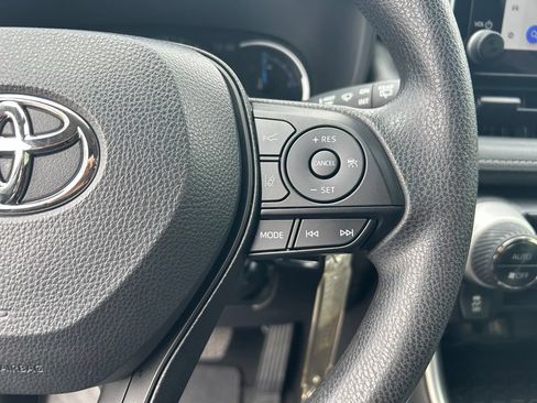 Used 2025 Toyota RAV4 LE AWD/4WD image 16
