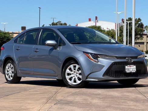 Certified 2022 Toyota Corolla LE FWD image 2