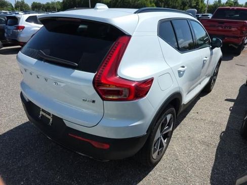 Used 2026 Volvo XC40 B5 Plus AWD/4WD image 4