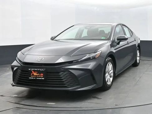 Used 2025 Toyota Camry LE image 1