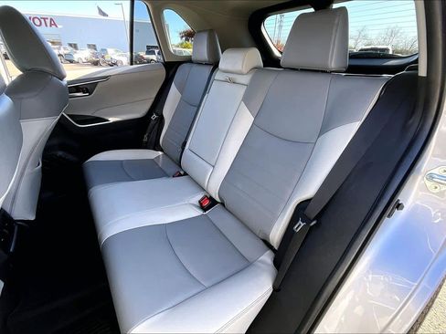 Used 2020 Toyota RAV4 XLE Premium image 20