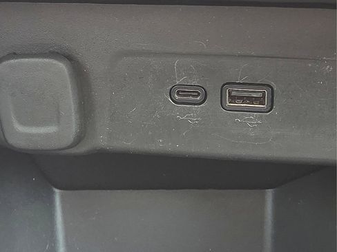 Used 2025 Chevrolet Trax LT w/ LT Convenience Package image 29