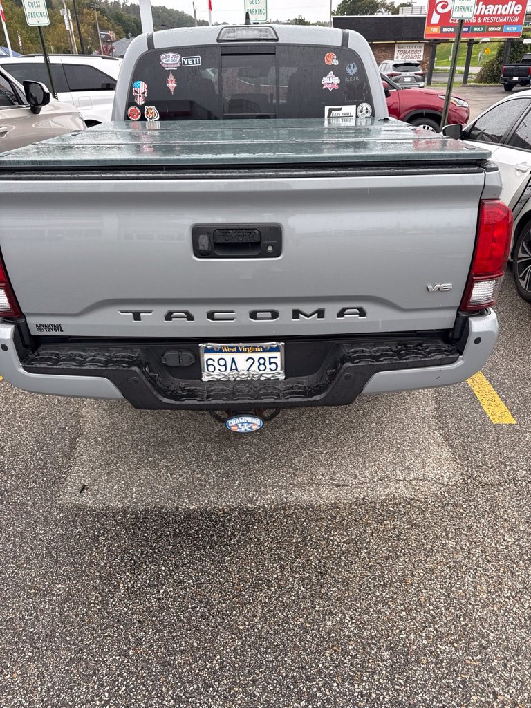 Used 2018 Toyota Tacoma TRD Off-Road AWD/4WD image 11