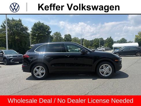 Used 2017 Porsche Cayenne S AWD/4WD image 6