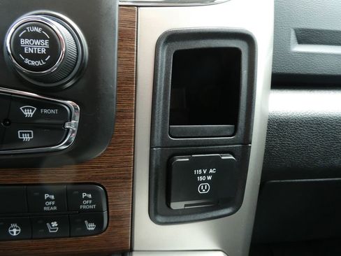 Used 2018 RAM 1500 Laramie w/ Convenience Group AWD/4WD image 31
