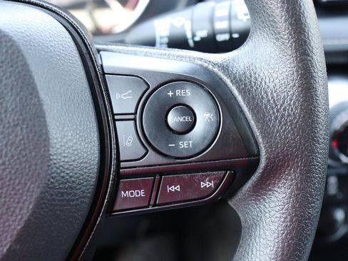 Used 2025 Toyota RAV4 XLE image 29