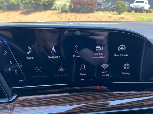 Used 2022 Cadillac Escalade Premium Luxury w/ LPO, Illumination Package AWD/4WD image 31