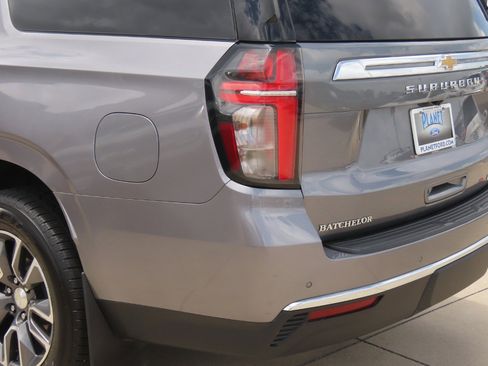 Used 2021 Chevrolet Suburban LT w/ LT Signature Package AWD/4WD image 16