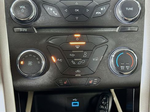 Used 2018 Ford Fusion SE image 21