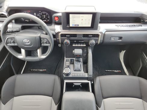 Used 2025 Toyota Tacoma TRD Sport AWD/4WD image 30