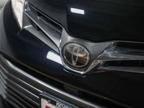 Certified 2019 Toyota Sienna XLE image 8