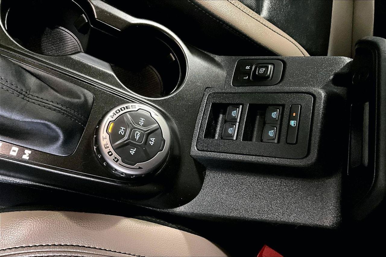 Used 2023 Ford Bronco Wildtrak AWD/4WD image 36