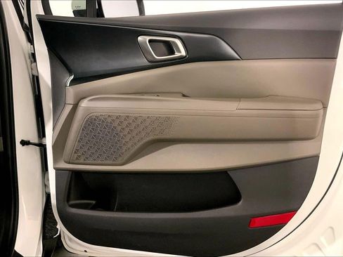 Certified 2026 Kia Carnival FWD image 25