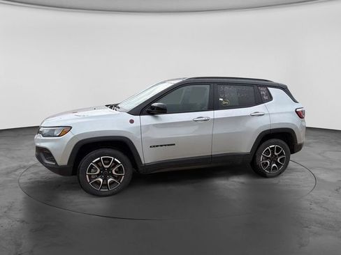 Used 2025 Jeep Compass Trailhawk AWD/4WD image 6