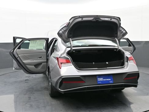 Certified 2025 Hyundai Elantra Sport image 50