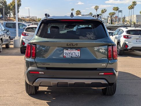 Used 2023 Kia Sorento S image 3