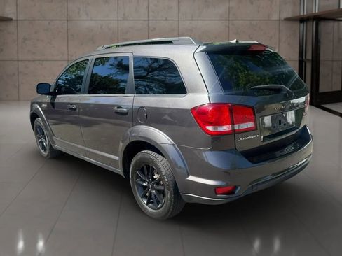 Used 2019 Dodge Journey SE FWD image 4