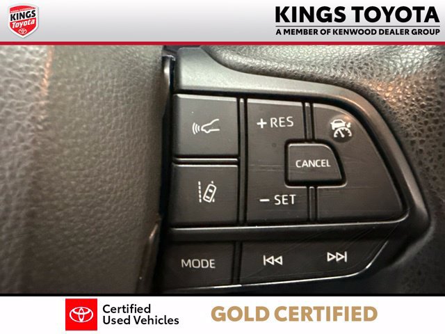 Certified 2025 Toyota Sienna LE FWD image 28