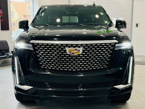 Used 2022 Cadillac Escalade Luxury w/ LPO, Illumination Package image 2