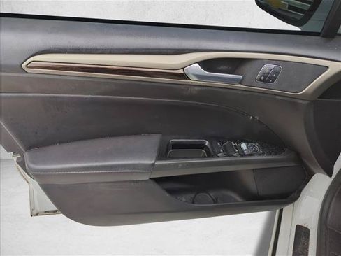 Used 2014 Ford Fusion SE w/ Equipment Group 202A FWD image 11