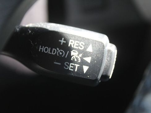 Used 2018 Toyota RAV4 Adventure FWD image 32
