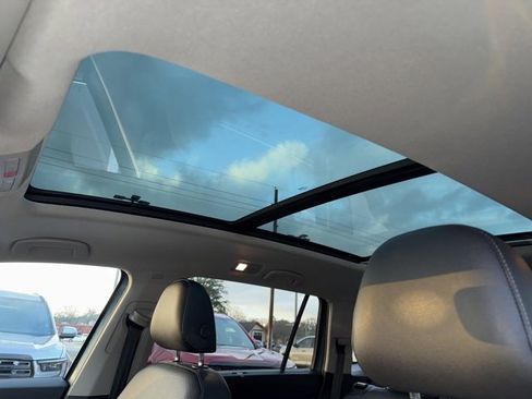 Used 2019 Volkswagen Atlas SEL R-Line image 11