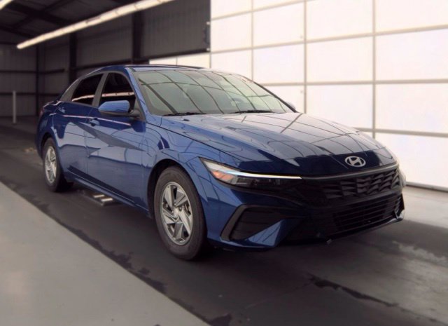 Certified 2026 Hyundai Elantra SE FWD image 4