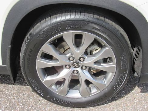 Used 2024 Toyota Grand Highlander Limited image 11