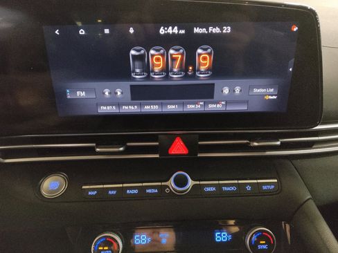 Used 2023 Hyundai Elantra SEL w/ Convenience Package FWD image 25