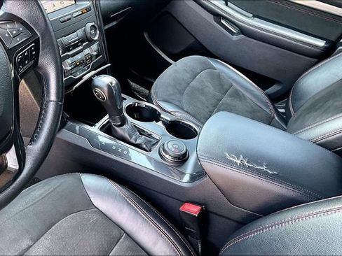 Used 2019 Ford Explorer XLT w/ Equipment Group 202A AWD/4WD image 14