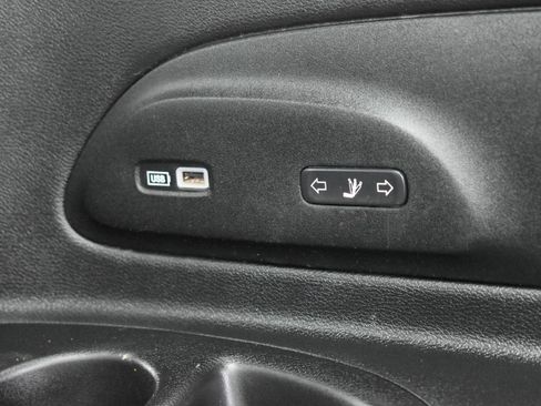 Used 2019 Chrysler Pacifica Limited w/ Tire & Wheel Group FWD image 52