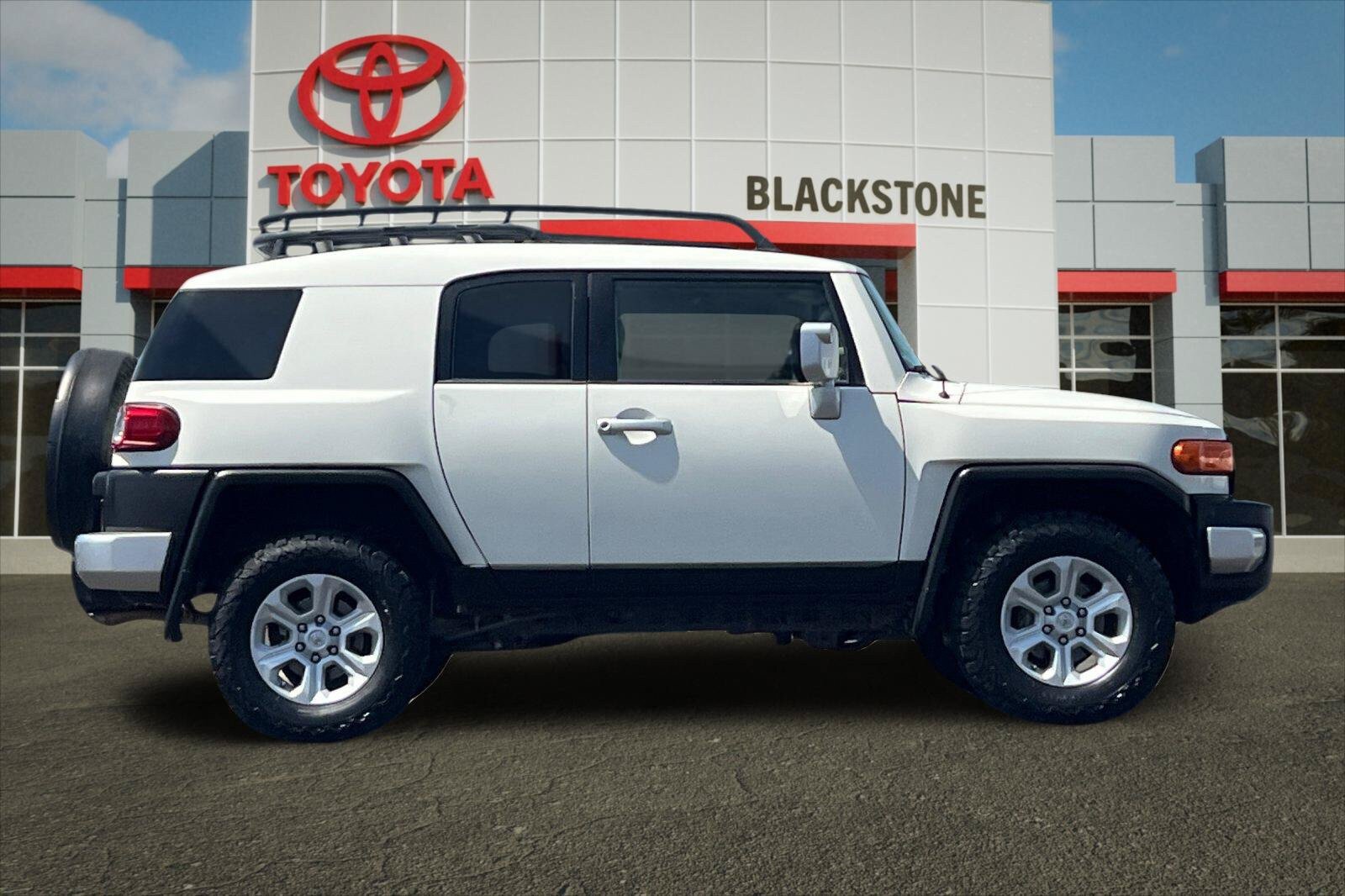 Used 2013 Toyota FJ Cruiser 4WD w/ Convenience Pkg image 2