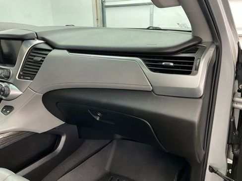 Used 2019 Chevrolet Suburban LT image 9
