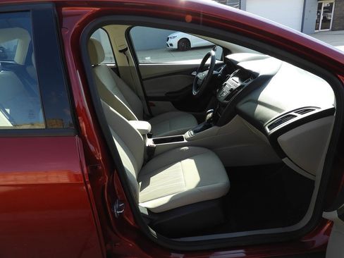 Used 2016 Ford Focus SE FWD image 31