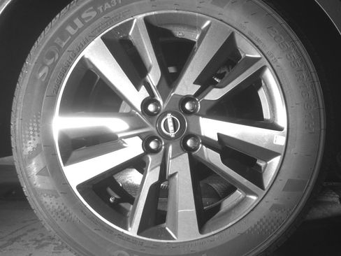 Used 2025 Nissan Versa SV FWD image 15