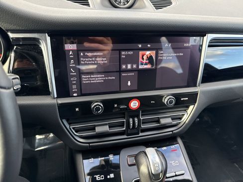 Used 2024 Porsche Macan image 18