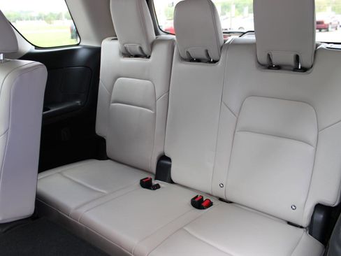 Used 2025 Nissan Pathfinder SL AWD/4WD image 41