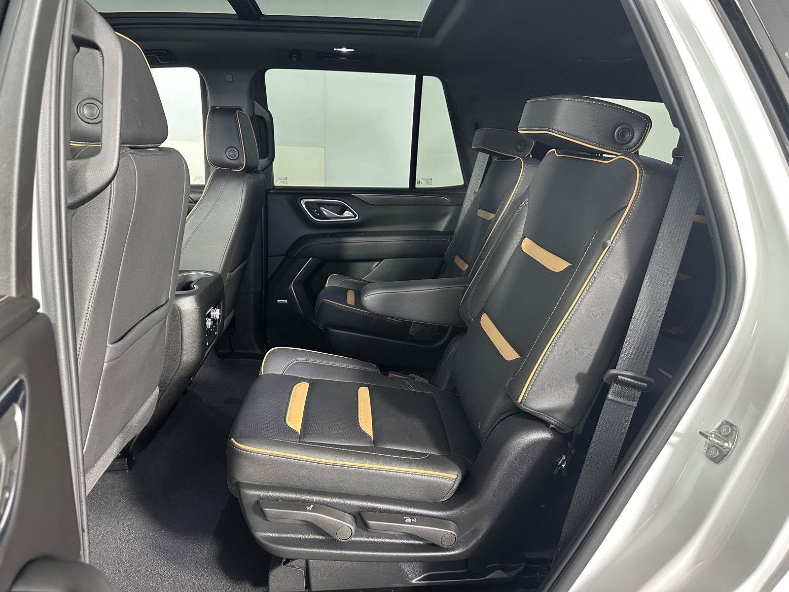 Used 2024 GMC Yukon AT4 w/ Technology Package AWD/4WD image 32