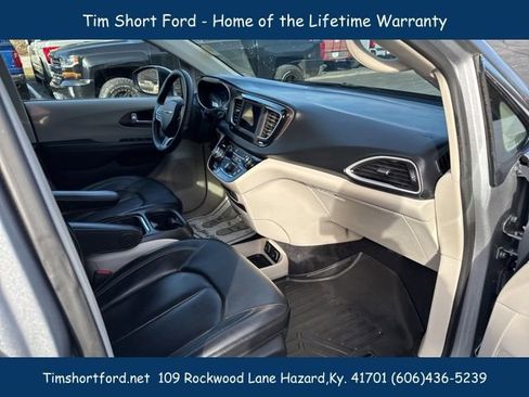 Used 2021 Chrysler Voyager Lxi image 7