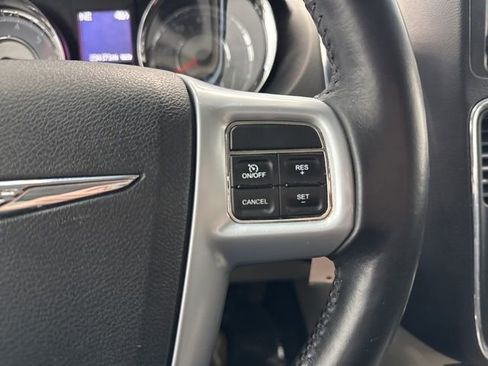 Used 2013 Chrysler Town & Country Touring image 37