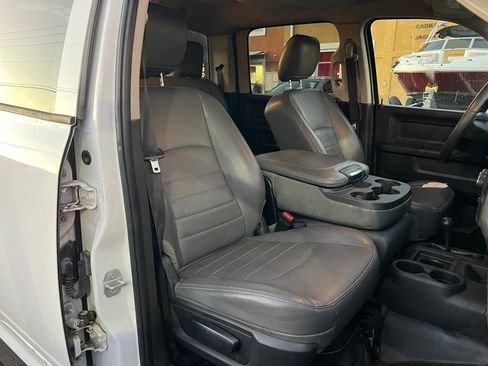 Used 2018 RAM 3500 Tradesman w/ Chrome Appearance Group image 33