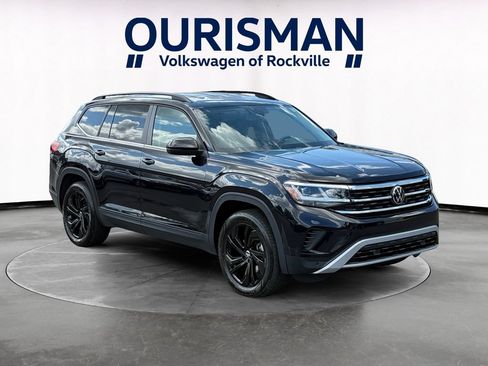 Used 2023 Volkswagen Atlas SE w/ Black Wheel Package AWD/4WD image 1
